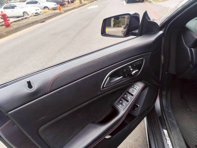 女用車 里程保證2016 賓士AMG CLA45  第14張相片