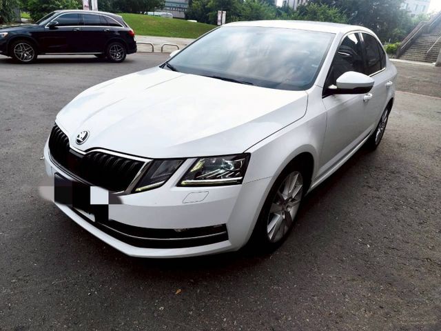2017 SKODA octavia 1.4 恆溫空調 定速裝置 後做出風座 LED頭燈  第1張相片