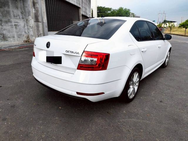 2017 SKODA octavia 1.4 恆溫空調 定速裝置 後做出風座 LED頭燈  第4張相片