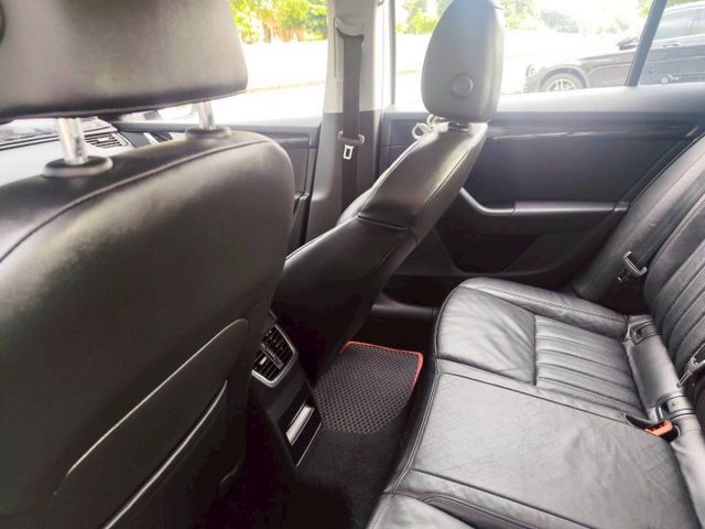 2017 SKODA octavia 1.4 恆溫空調 定速裝置 後做出風座 LED頭燈  第9張相片