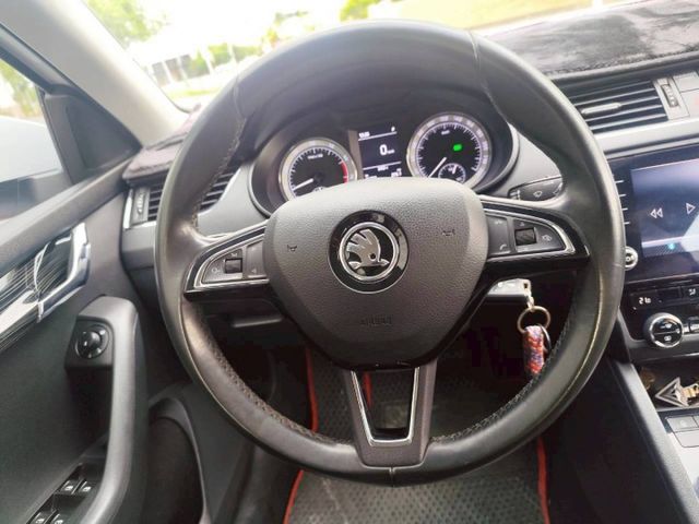 2017 SKODA octavia 1.4 恆溫空調 定速裝置 後做出風座 LED頭燈  第12張相片