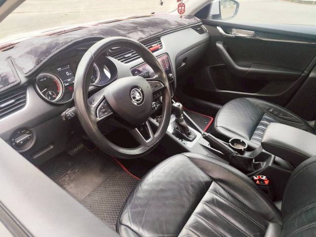 2017 SKODA octavia 1.4 恆溫空調 定速裝置 後做出風座 LED頭燈  第14張相片