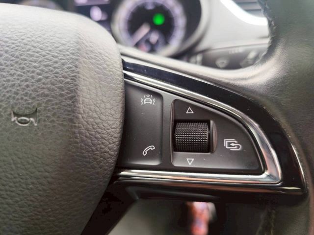 2017 SKODA octavia 1.4 恆溫空調 定速裝置 後做出風座 LED頭燈  第17張相片