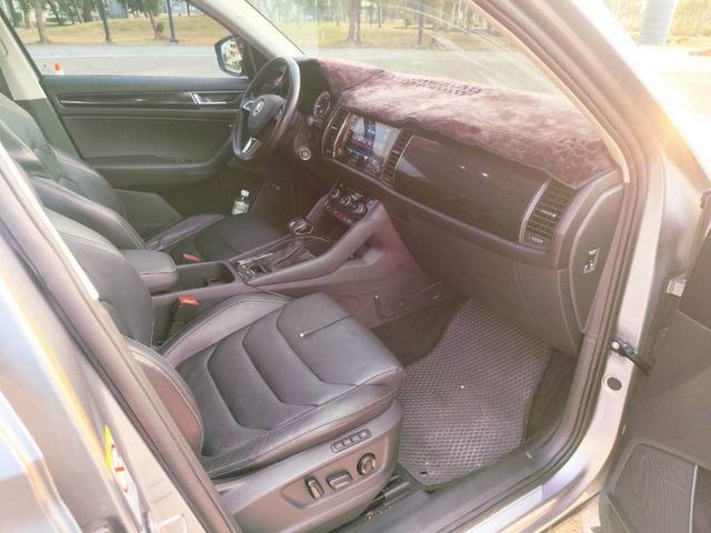 2017 SKODA Kodiaq2.0 Tsi 4輪傳動 全景天窗 ACC跟車 七人座 環景 恆溫  第9張相片