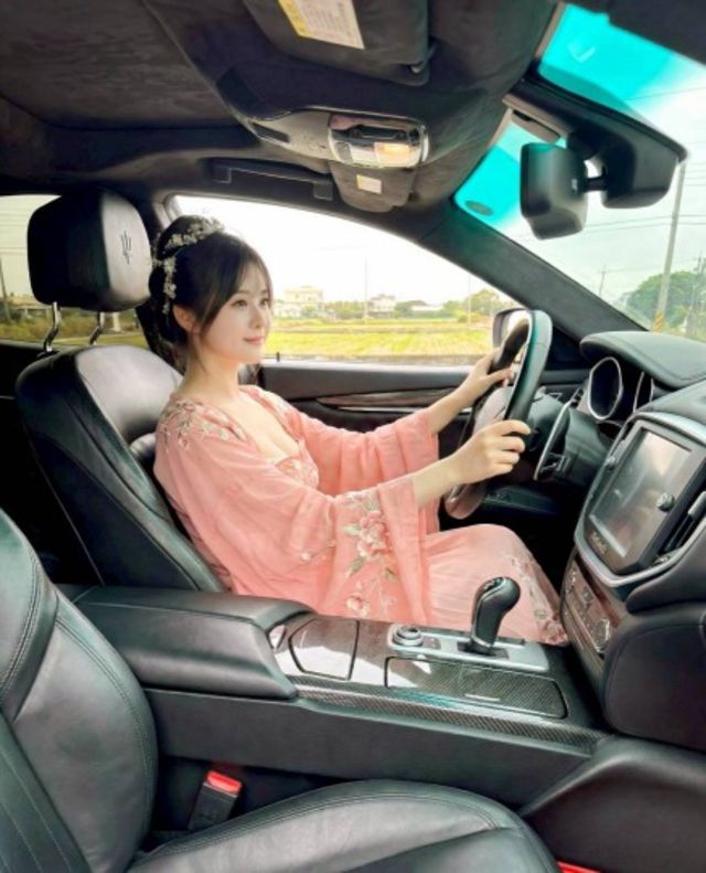 2013 瑪莎拉蒂Ghibli SQ4 跑12萬  第7張相片