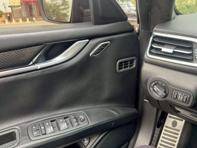 2013 瑪莎拉蒂Ghibli SQ4 跑12萬  第13張相片