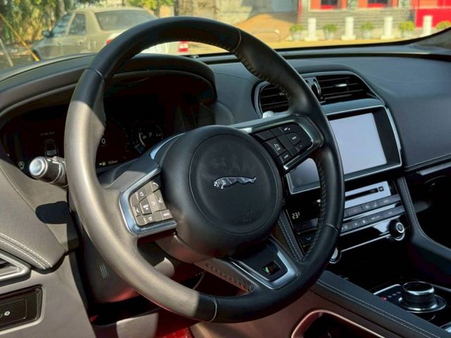 僅跑7萬 2018 F-PACE 3.0S  第7張相片