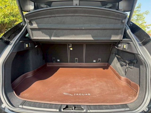 僅跑7萬 2018 F-PACE 3.0S  第10張相片