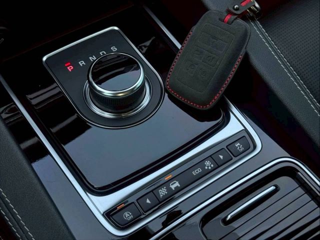 僅跑7萬 2018 F-PACE 3.0S  第12張相片