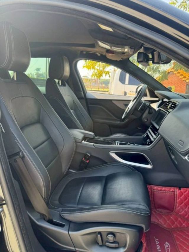 僅跑7萬 2018 F-PACE 3.0S  第15張相片