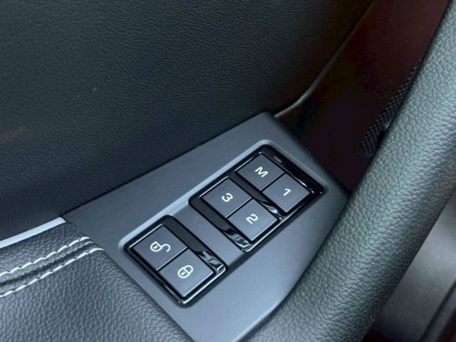 僅跑7萬 2018 F-PACE 3.0S  第18張相片