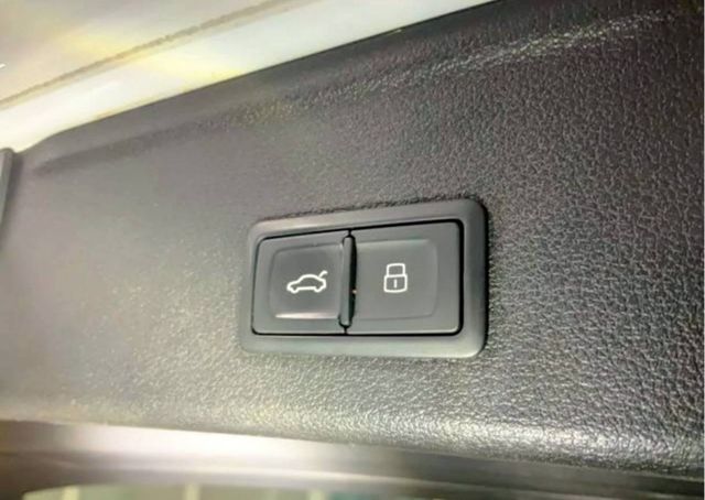 2018 VW 福斯 GOLF Variant 1.4T 四出排氣管 電動座椅 ACC跟車 加大卡鉗通風碟  第16張相片