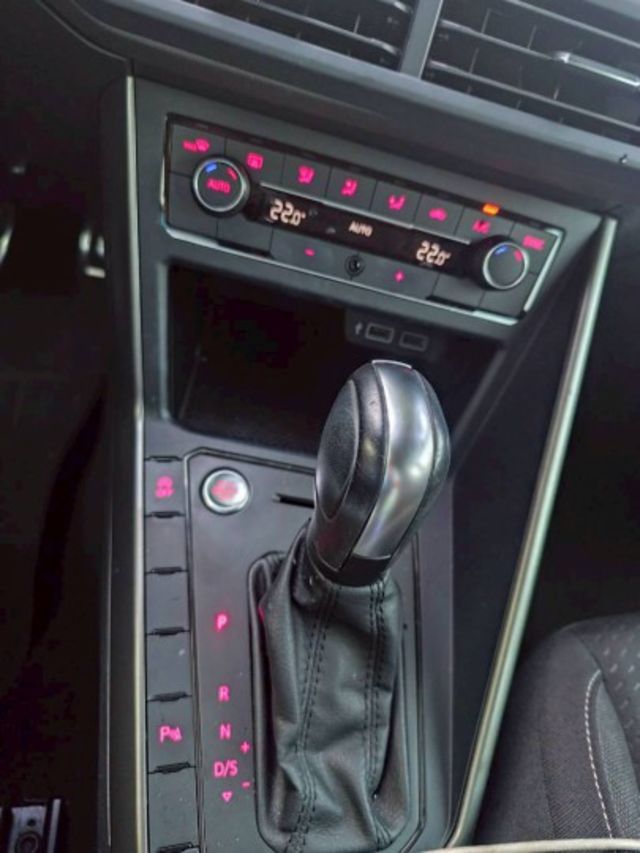 2019 GOLF 女用車  7萬多公里數 買車賣車找賢哥 優質實惠每台車0938720873  第14張相片