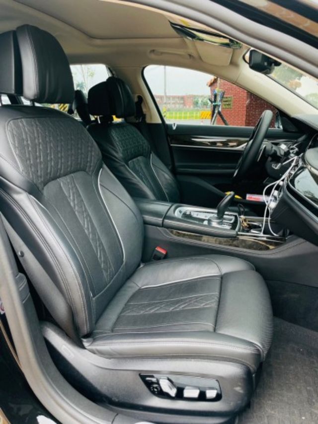 2017 BMW  740Li 小改款外觀 跟車系統 360環景 後座獨立空間  第8張相片