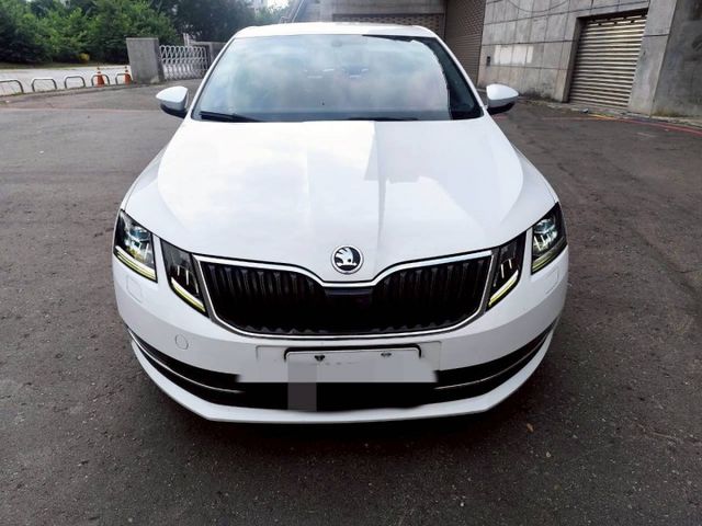 2017 SKODA octavia 1.4 恆溫空調 定速裝置 後做出風座 LED頭燈  第2張相片