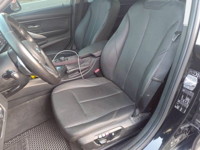 2014 BMW 320I  M版 安卓主機 液晶儀表 前後加大卡鉗 19吋鋁圈電動椅  第7張相片