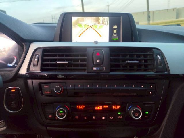 2014 BMW 320i  跑12萬 雙電動座椅 M版方向盤 M版空力套件 倒車影像  第15張相片