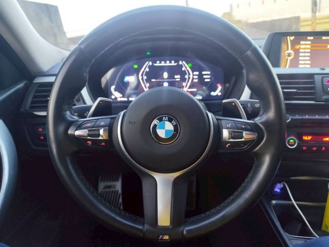 2014 BMW 320i  跑12萬 雙電動座椅 M版方向盤 M版空力套件 倒車影像  第17張相片