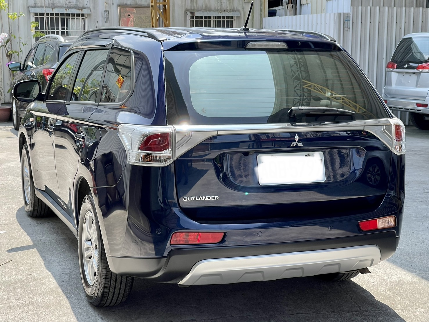 2016 OUTLANDER 2.4 5+2座 售36.8萬 實車實價  第3張相片