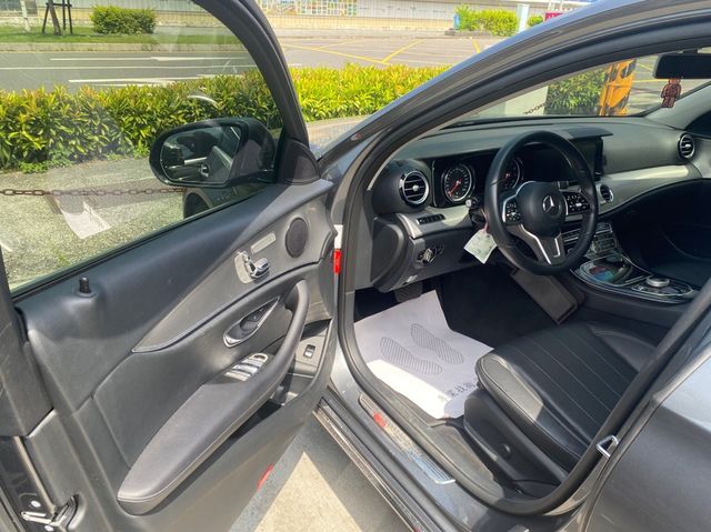 M-BENZ賓士 220E  第6張相片