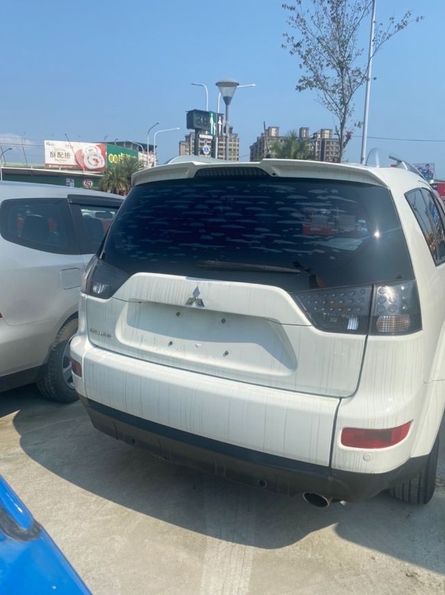 MITSUBISHI三菱 OUTLANDER  第2張相片
