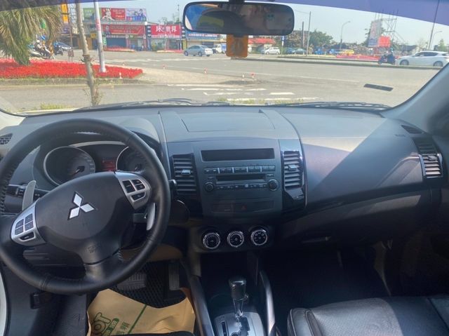 MITSUBISHI三菱 OUTLANDER  第3張相片