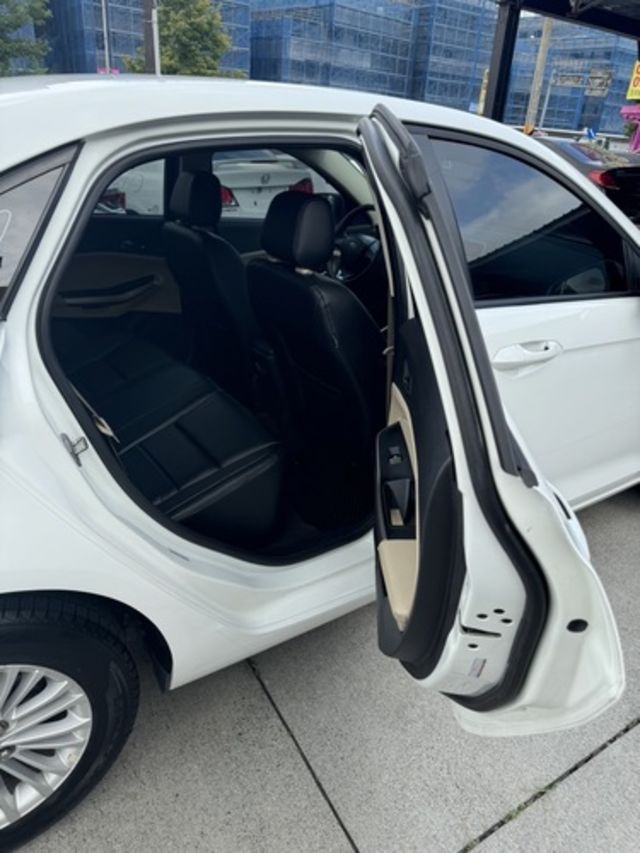 FORD福特 ESCORT  第8張相片