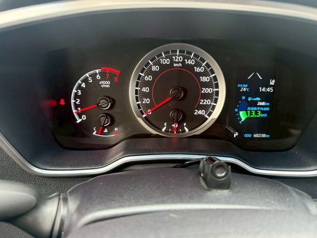 TOYOTA豐田 ALTIS  第7張相片