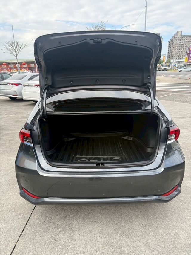 TOYOTA豐田 ALTIS  第8張相片