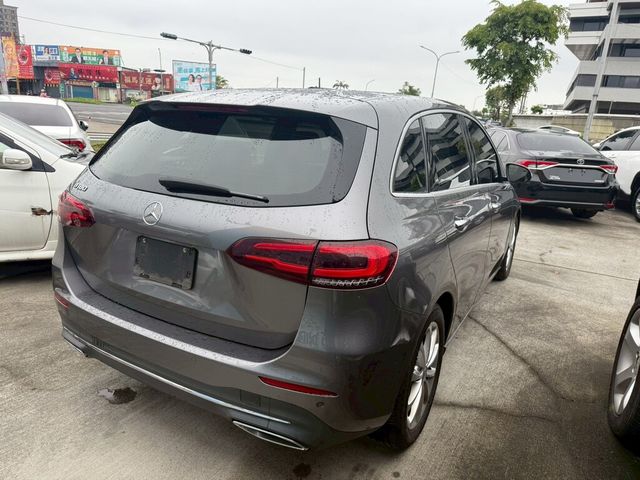M-BENZ賓士 B180  第2張相片