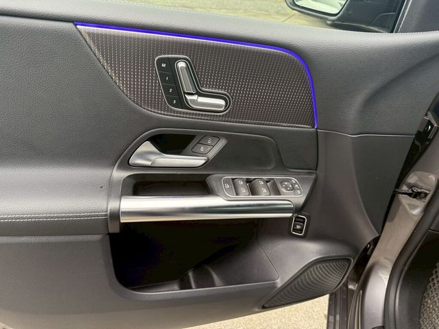 M-BENZ賓士 B180  第7張相片