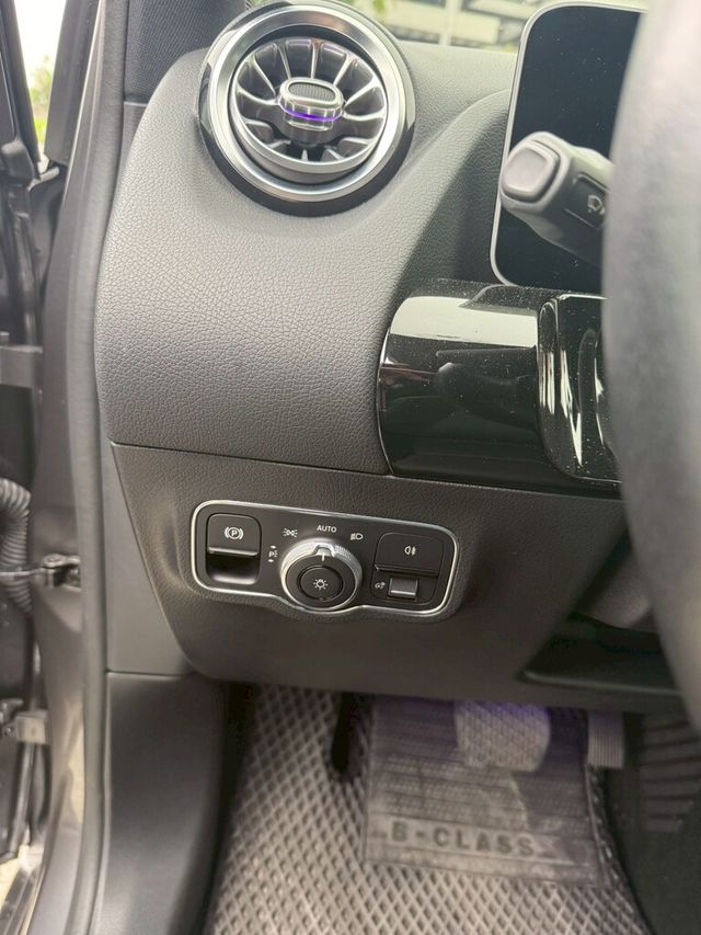 M-BENZ賓士 B180  第8張相片