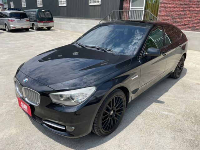 【預約賞車即享網路優惠價】4.4Turbo  盲點 分區溫控 中控螢幕 IKEY 電動椅 電尾門 全景天窗  吸門  第1張相片