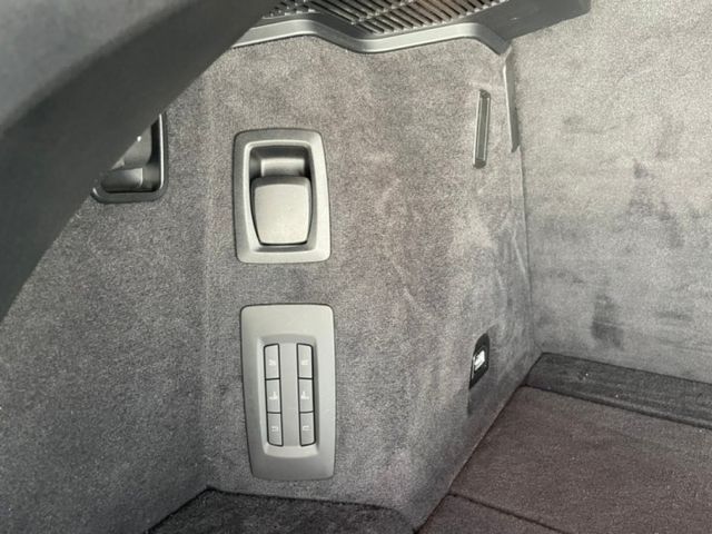 【預約賞車即享網路優惠價】4.4Turbo  盲點 分區溫控 中控螢幕 IKEY 電動椅 電尾門 全景天窗  吸門  第7張相片