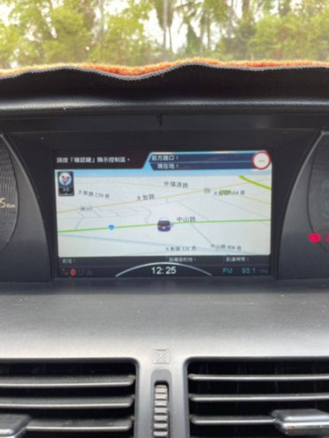【預約賞車即享網路優惠價】2.2 TURBO 國產7人座 天窗 電動滑門 360環景  第19張相片