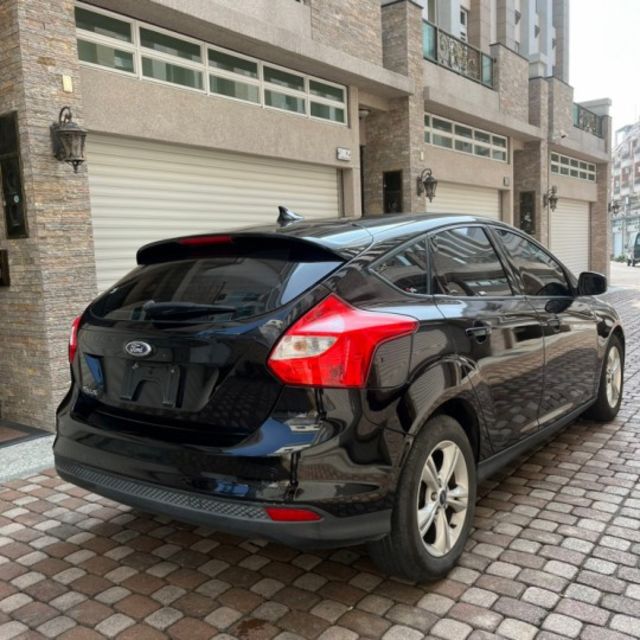 【預約賞車即享網路優惠價】1.6 5D時尚版 方向盤快控鍵 恆溫空調  第6張相片
