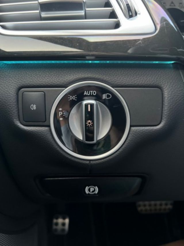 【預約賞車即享網路優惠價】3.5 BlueEFFICIENCY 電動尾門 電動座椅 摸門解鎖 iKEY 導航 倒車顯影  第16張相片