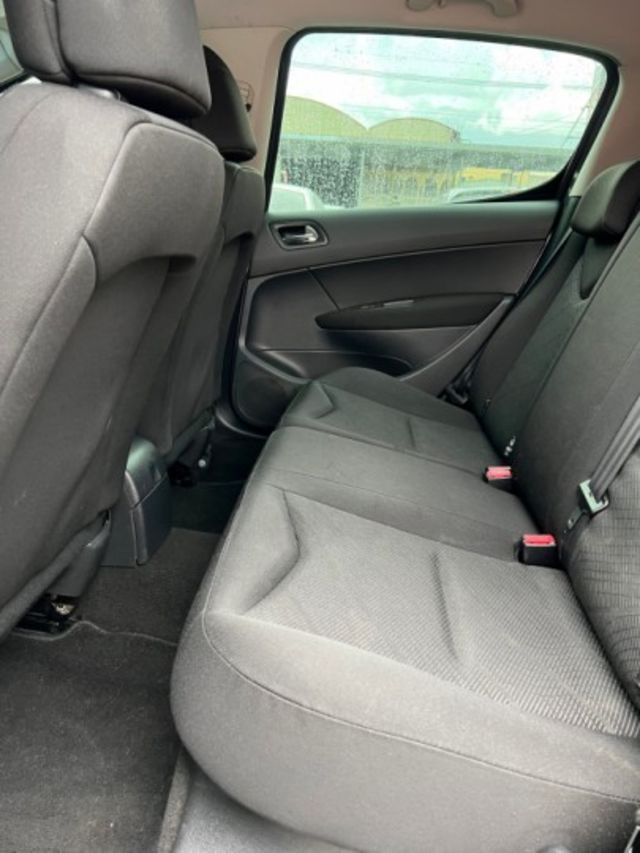 【預約賞車即享網路優惠價】1.6 CLASSIC 法系代步車 喜歡有需要的朋友不要錯過  第13張相片