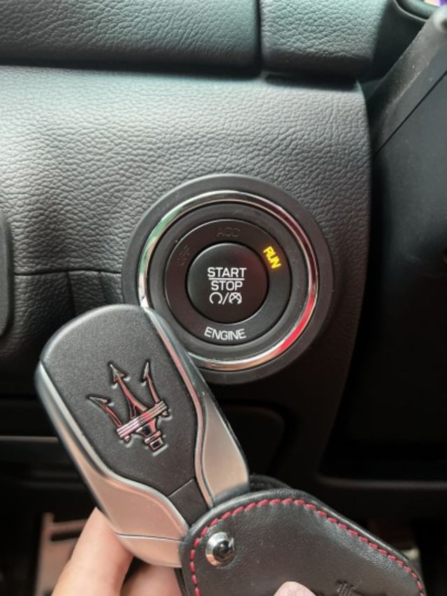 【預約賞車即享網路優惠價】3.0 海神 SQ4 電動天窗 電動座椅 導航 倒車顯影 一鍵啟動  第20張相片
