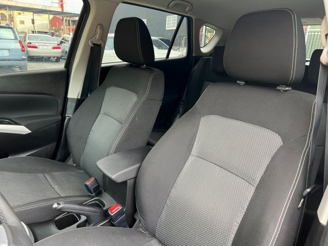 【預約賞車即享網路優惠價】1.6 GL PLUS 倒車顯影 一鍵啟動 胎壓偵測 衛星導航  第13張相片