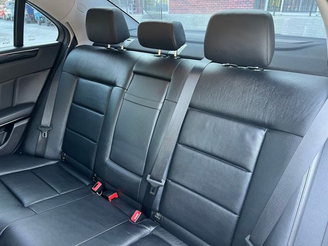 【預約賞車即享網路優惠價】3.0 老闆坐駕 電動天窗 電動座椅 定速 恆溫空調  第14張相片