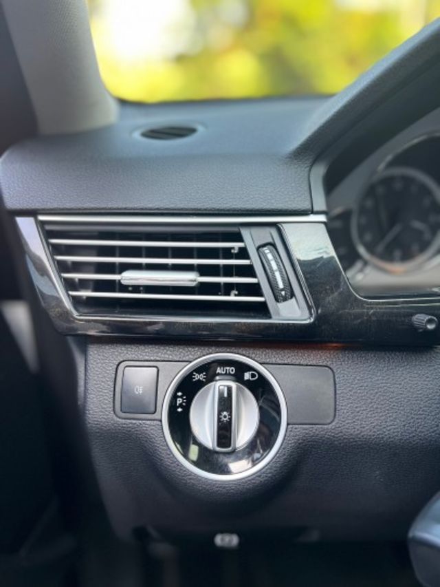 【預約賞車即享網路優惠價】3.0 老闆坐駕 電動天窗 電動座椅 定速 恆溫空調  第19張相片