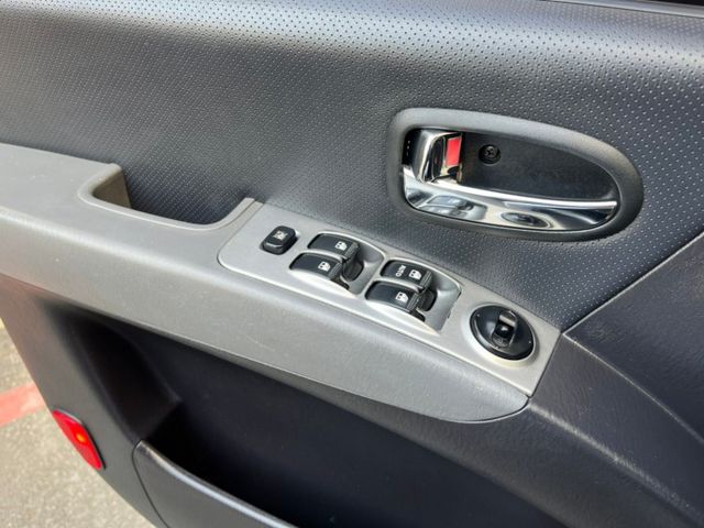【預約賞車即享網路優惠價】1.6 GLD-S 全車氣氛佳 無待修 車況好 內外裝極新 冷氣很涼 有倒車顯影  第9張相片