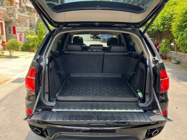 【預約賞車即享網路優惠價】3.0 XDRIVE 35I 電動座椅 倒車顯影 電動天窗  第7張相片