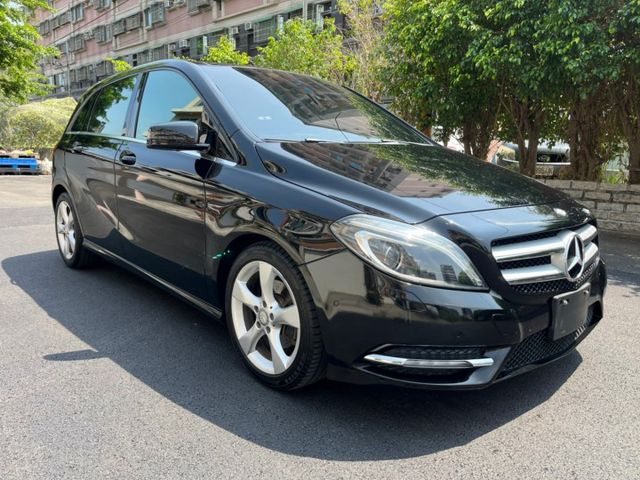 【預約賞車即享網路優惠價】1.8 CDI W246 電動座椅 換檔撥片 全景天窗 定速  第3張相片