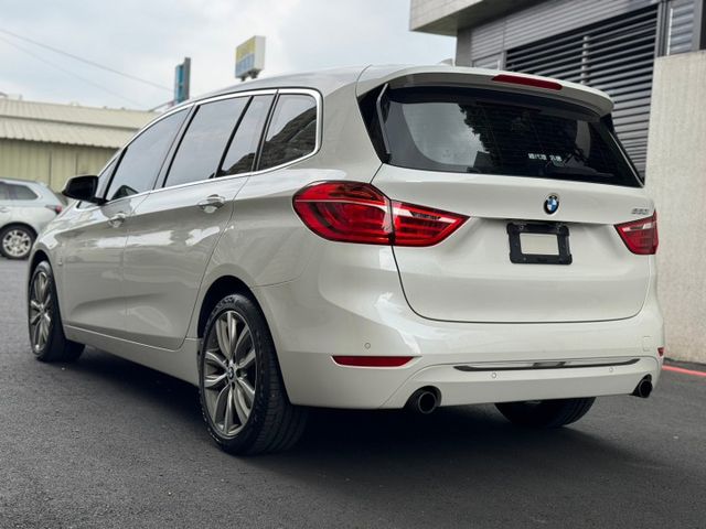 【預約賞車即享網路優惠價】雙前電動座椅 電尾門 免鑰匙啟動 倒車顯影 後座出風口 空間極大 家庭旅遊一車解決  第6張相片