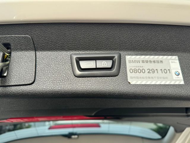 【預約賞車即享網路優惠價】雙前電動座椅 電尾門 免鑰匙啟動 倒車顯影 後座出風口 空間極大 家庭旅遊一車解決  第8張相片
