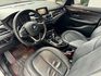 【預約賞車即享網路優惠價】雙前電動座椅 電尾門 免鑰匙啟動 倒車顯影 後座出風口 空間極大 家庭旅遊一車解決  第16張縮圖