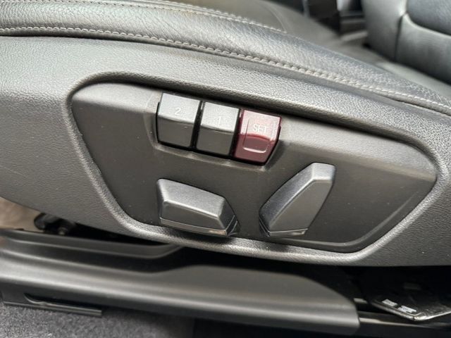 【預約賞車即享網路優惠價】雙前電動座椅 電尾門 免鑰匙啟動 倒車顯影 後座出風口 空間極大 家庭旅遊一車解決  第17張相片