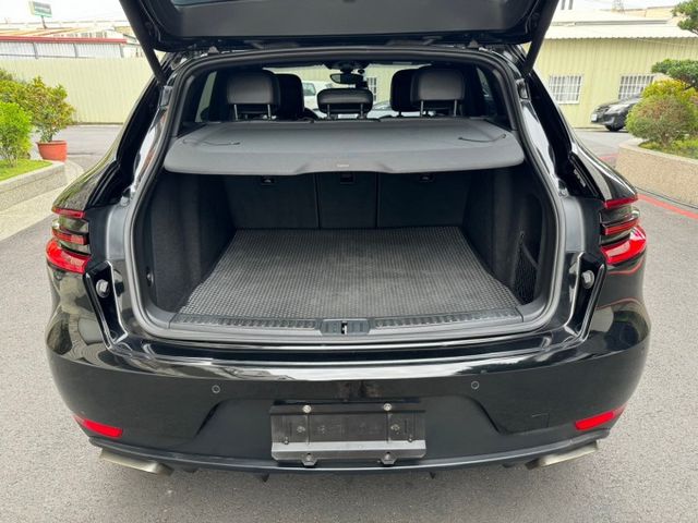 【預約賞車即享網路優惠價】2.0T 馬肯 電動尾門 電動座椅 倒車顯影  第7張相片